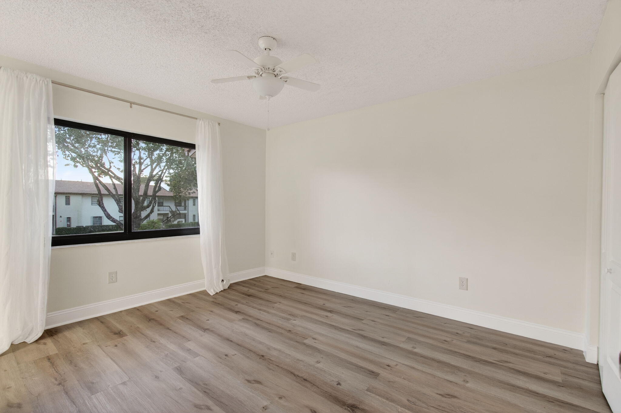 HORIZONS OF BOCA LAGO CONDO - Residential Lease