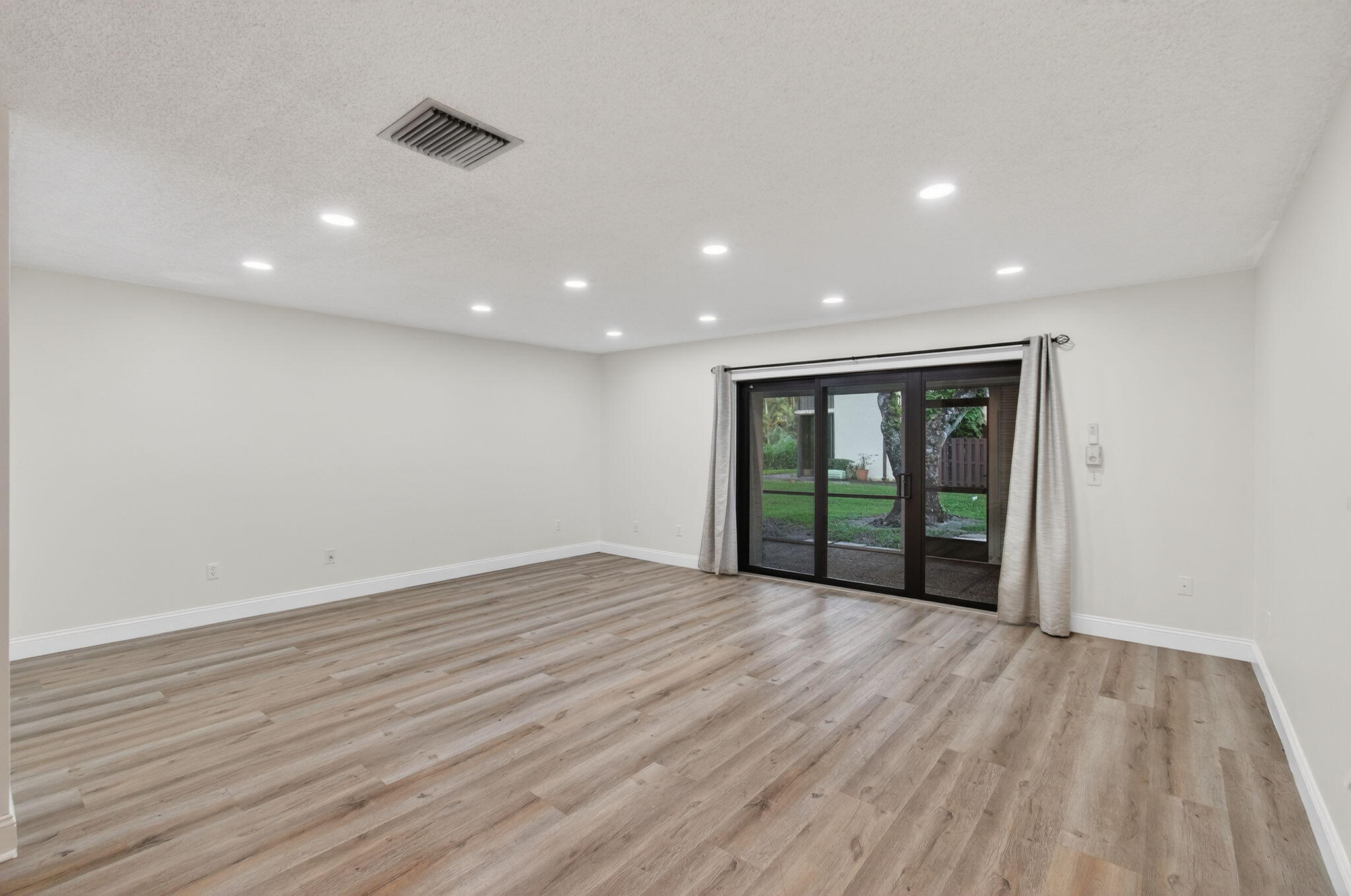 HORIZONS OF BOCA LAGO CONDO - Residential Lease