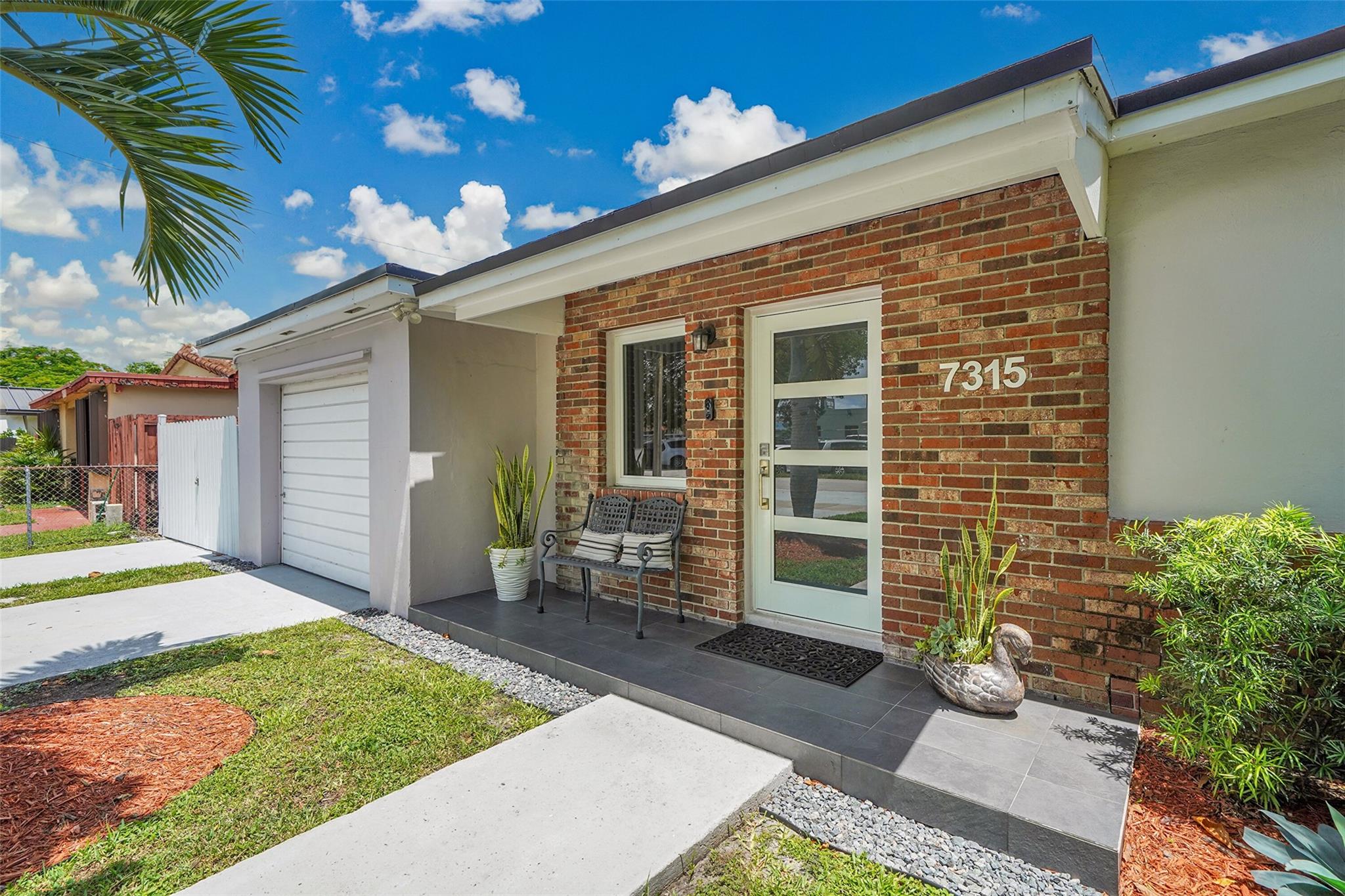 7315 SW 39th Ter, Miami, FL, 33155/$699,000 1 7315 SW 39th Ter