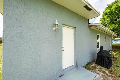 Tiny photo for 13 W Palmetto Road, Lake Worth, FL 33467 (MLS # B26011067)