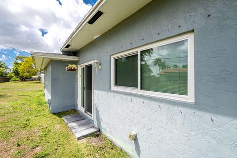 Tiny photo for 13 W Palmetto Road, Lake Worth, FL 33467 (MLS # B26011067)