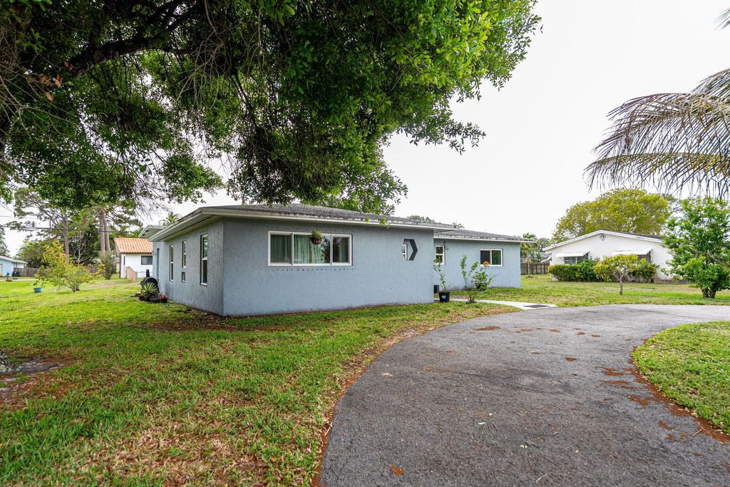 Photo of 13 W Palmetto Road, Lake Worth, FL 33467 (MLS # B26011067)