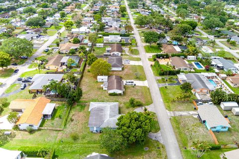 Tiny photo for 13 W Palmetto Road, Lake Worth, FL 33467 (MLS # B26011067)