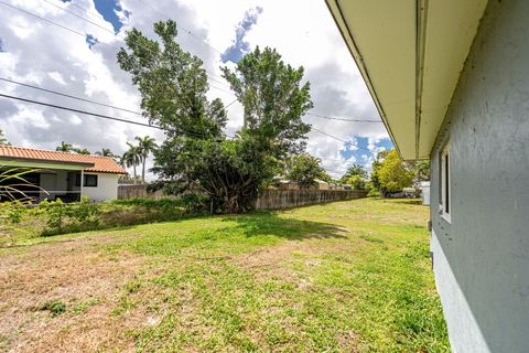Tiny photo for 13 W Palmetto Road, Lake Worth, FL 33467 (MLS # B26011067)