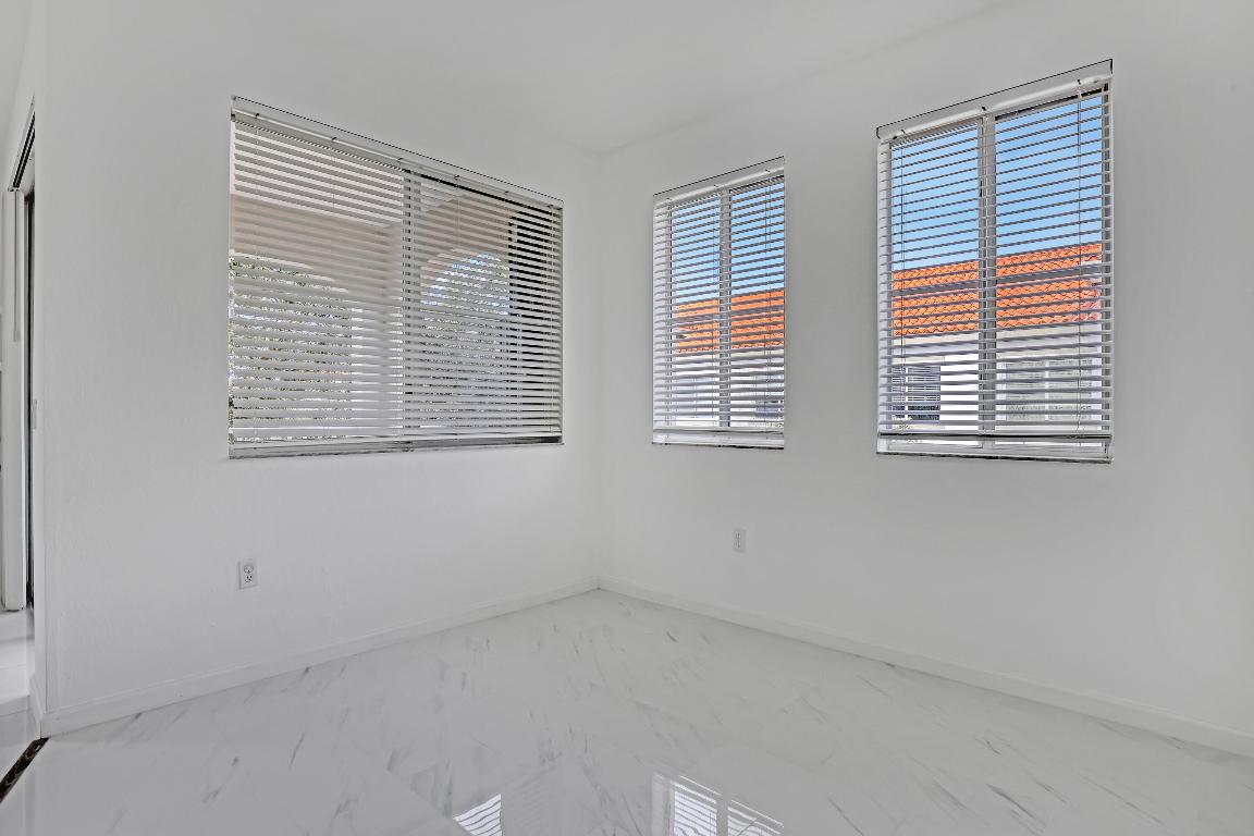 RESIDENCES AT LEGACY PLACE CONDO - Residential Lease