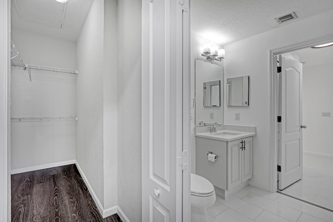 RESIDENCES AT LEGACY PLACE CONDO - Residential Lease