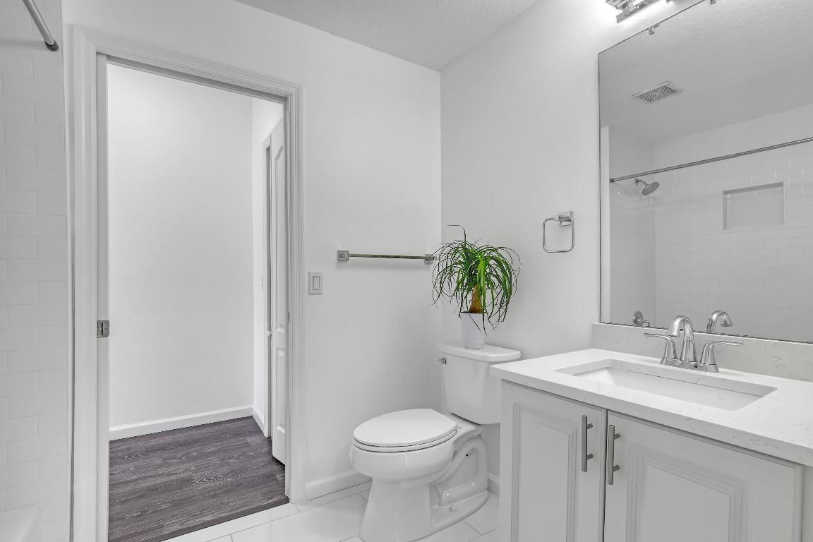 RESIDENCES AT LEGACY PLACE CONDO - Residential Lease