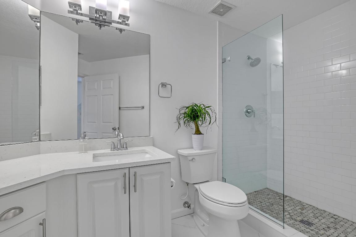 RESIDENCES AT LEGACY PLACE CONDO - Residential Lease