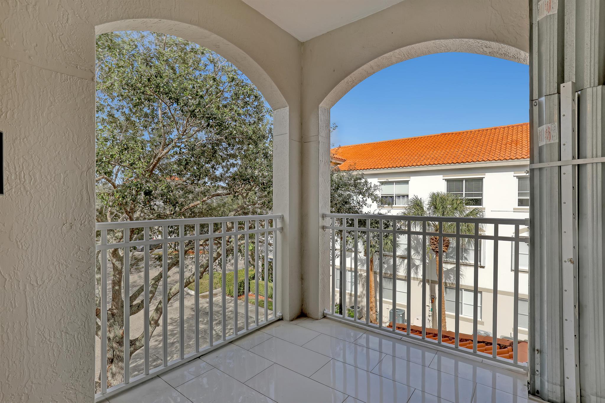 RESIDENCES AT LEGACY PLAC - Residential Lease