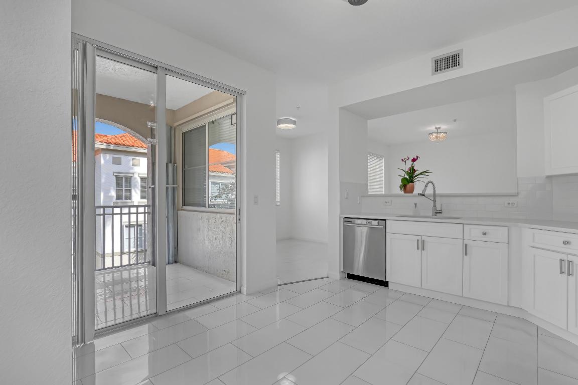 RESIDENCES AT LEGACY PLACE CONDO - Residential Lease