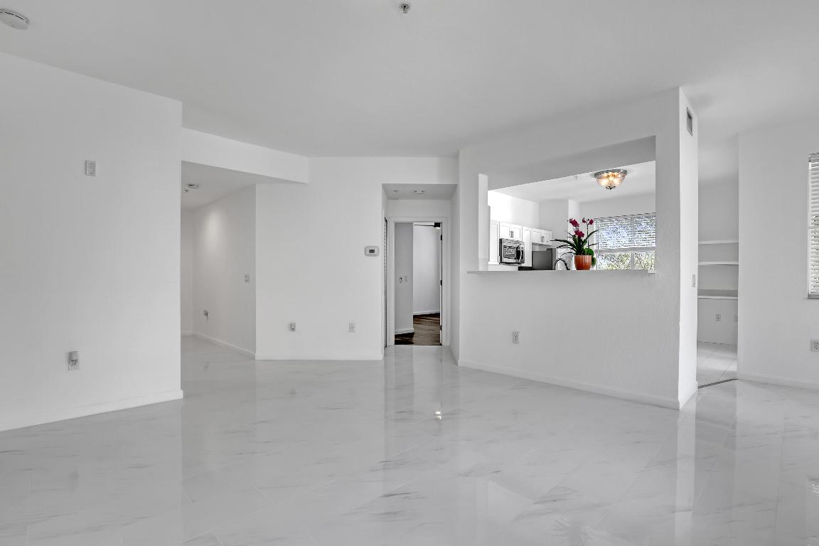 RESIDENCES AT LEGACY PLACE CONDO - Residential Lease