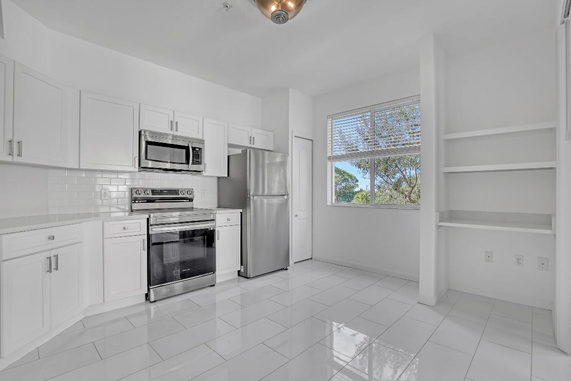 RESIDENCES AT LEGACY PLACE CONDO - Residential Lease