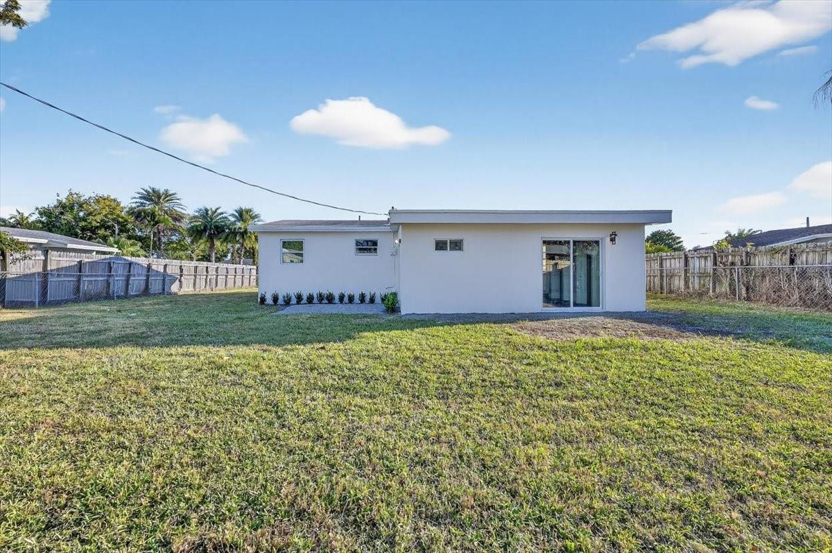 Armstrong Manor - Residential