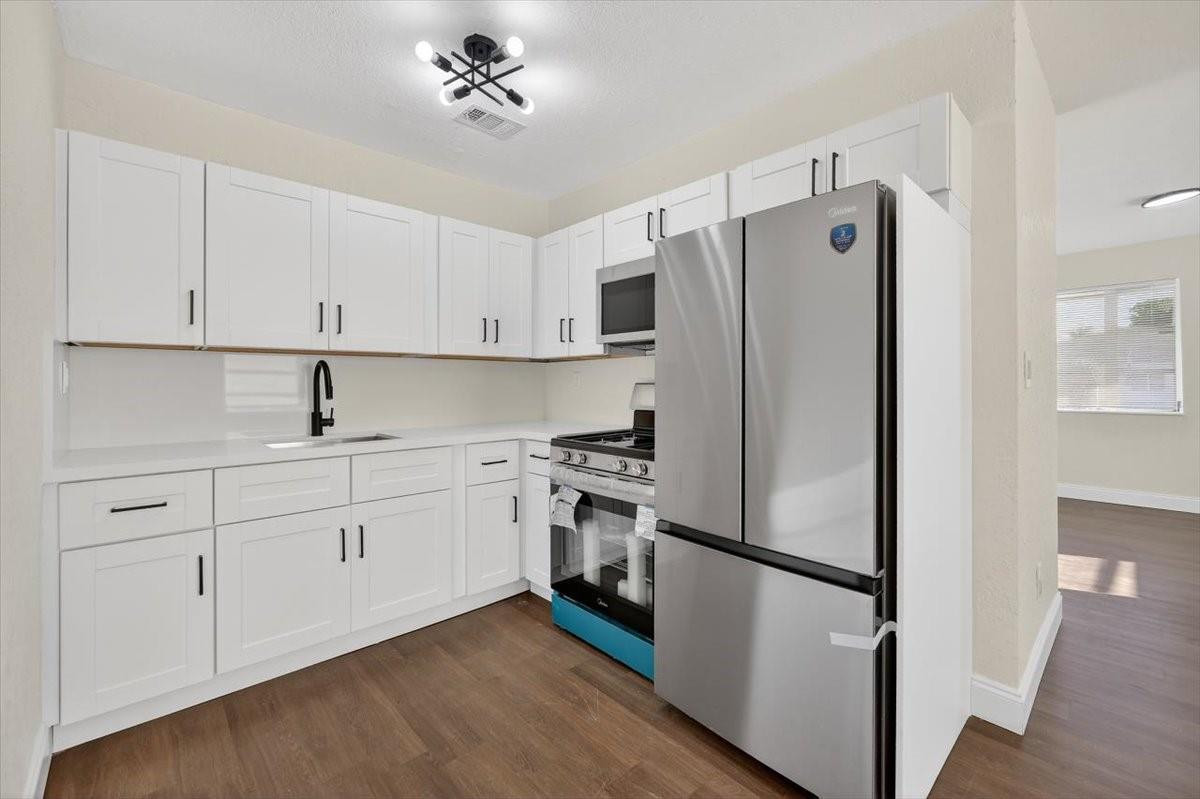 Armstrong Manor - Residential