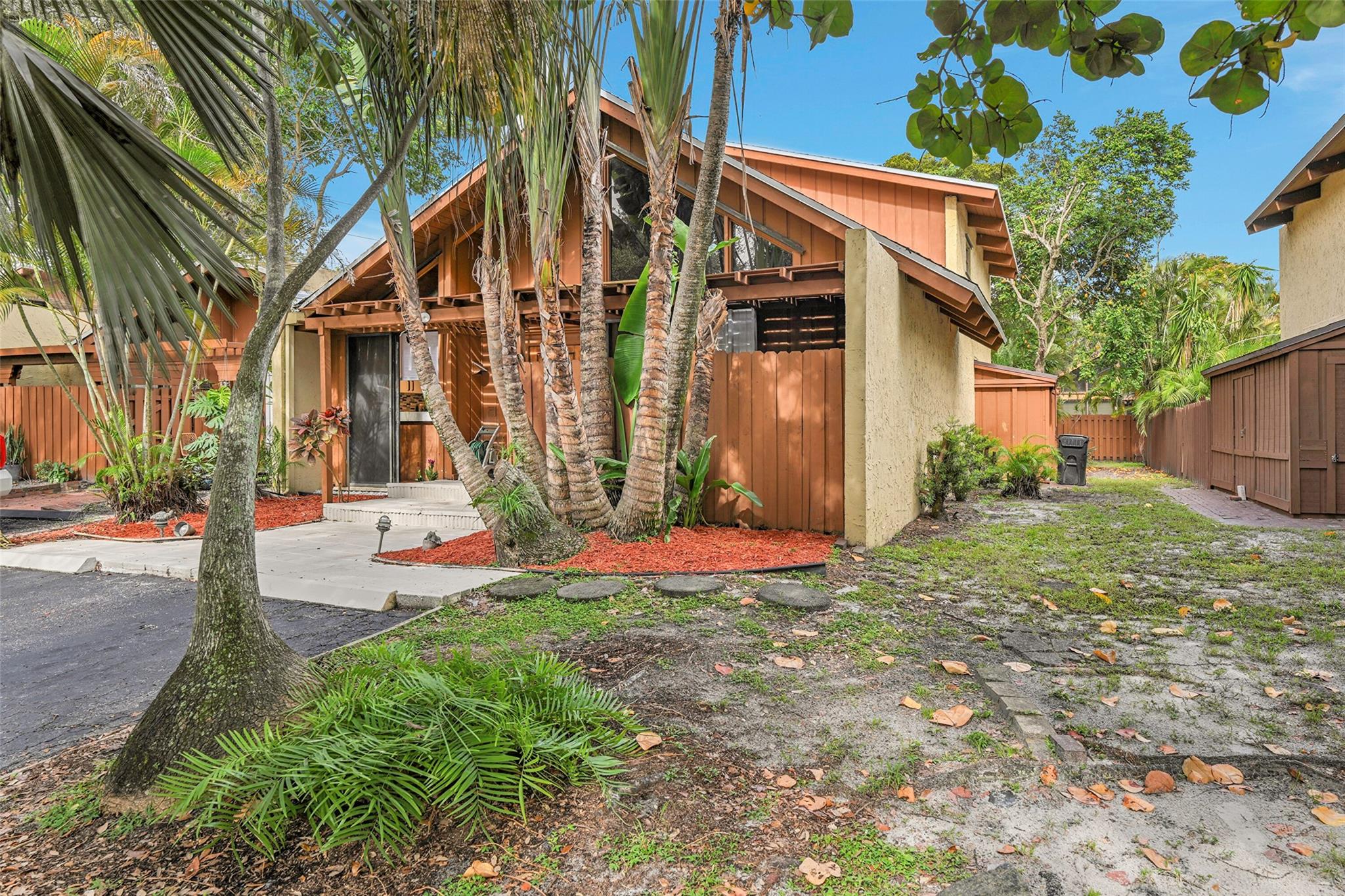 6131 NW 34th Ter