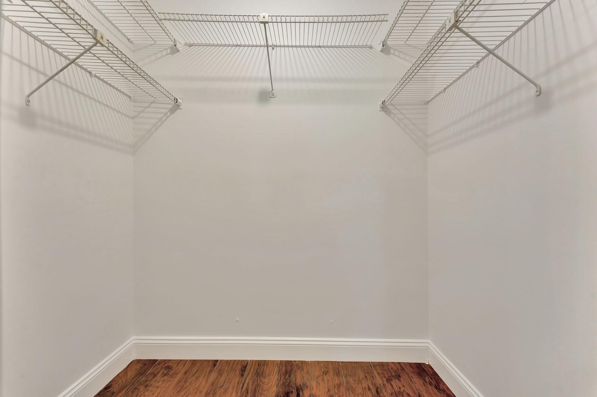 RACQUET CLUB GARDEN APTS - Residential