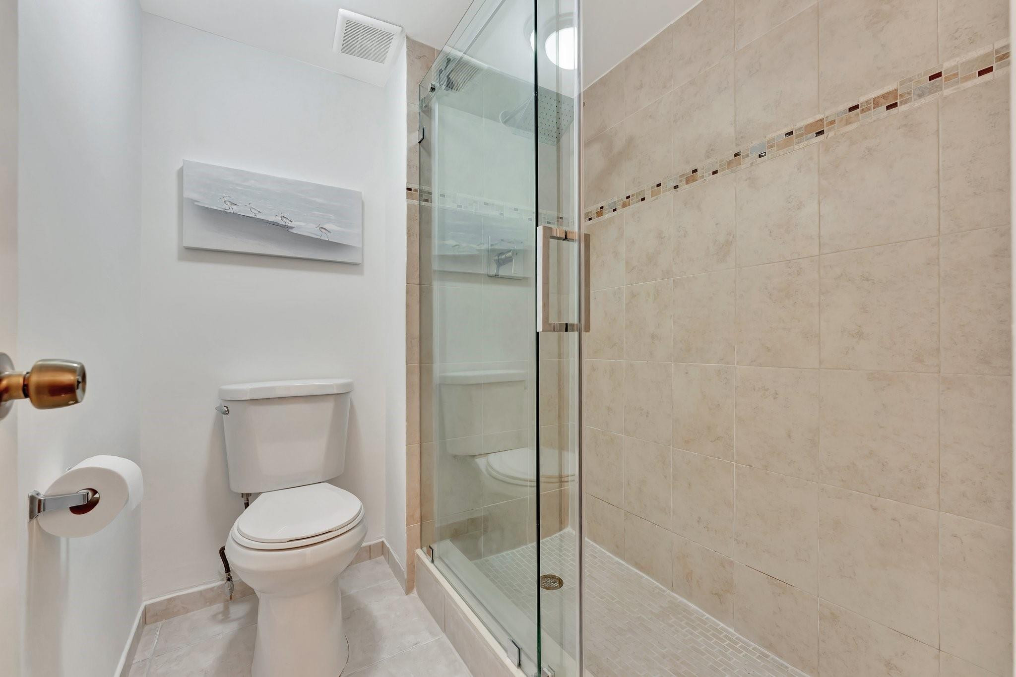 RACQUET CLUB GARDEN APTS - Residential