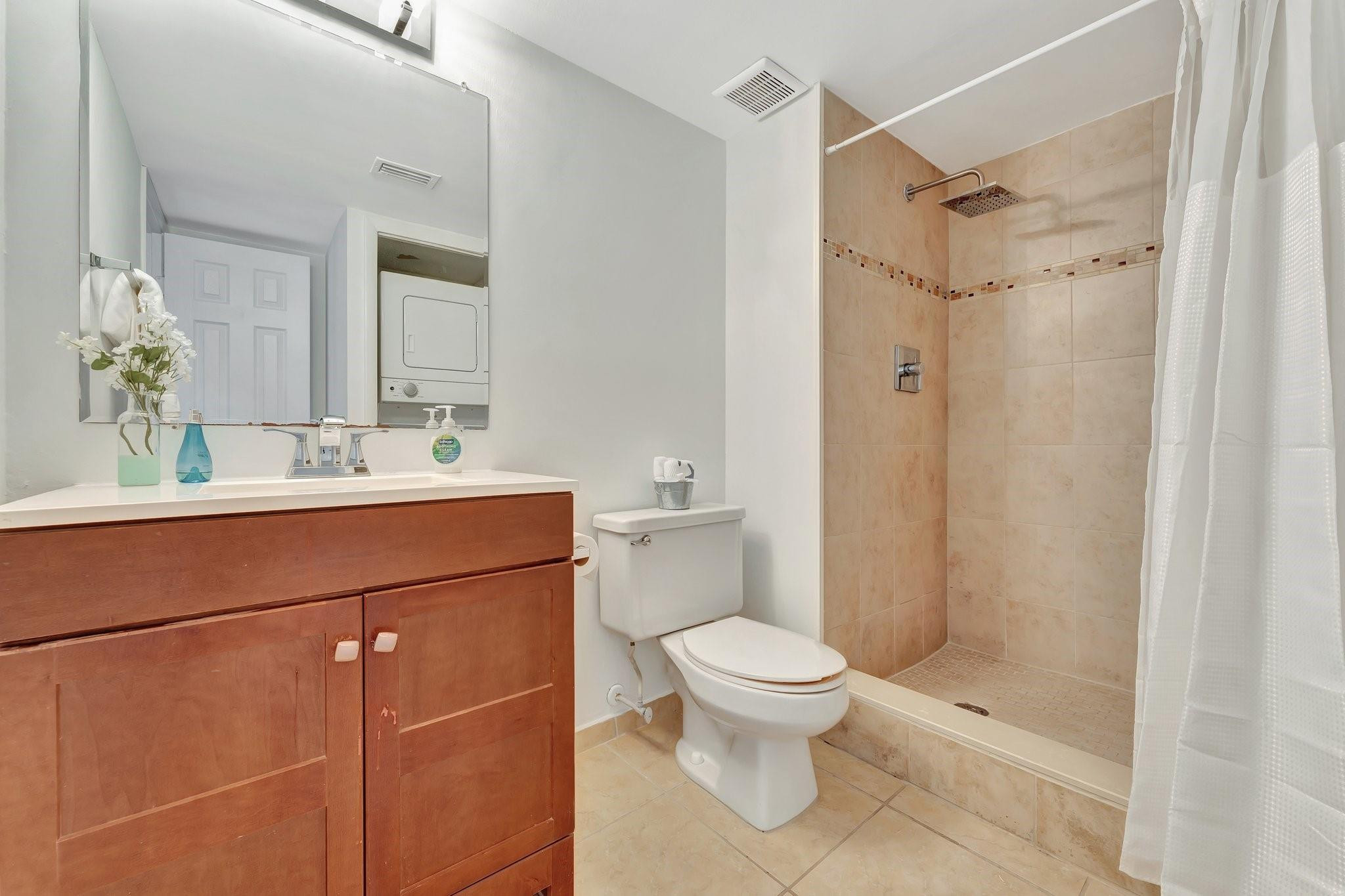 RACQUET CLUB GARDEN APTS - Residential