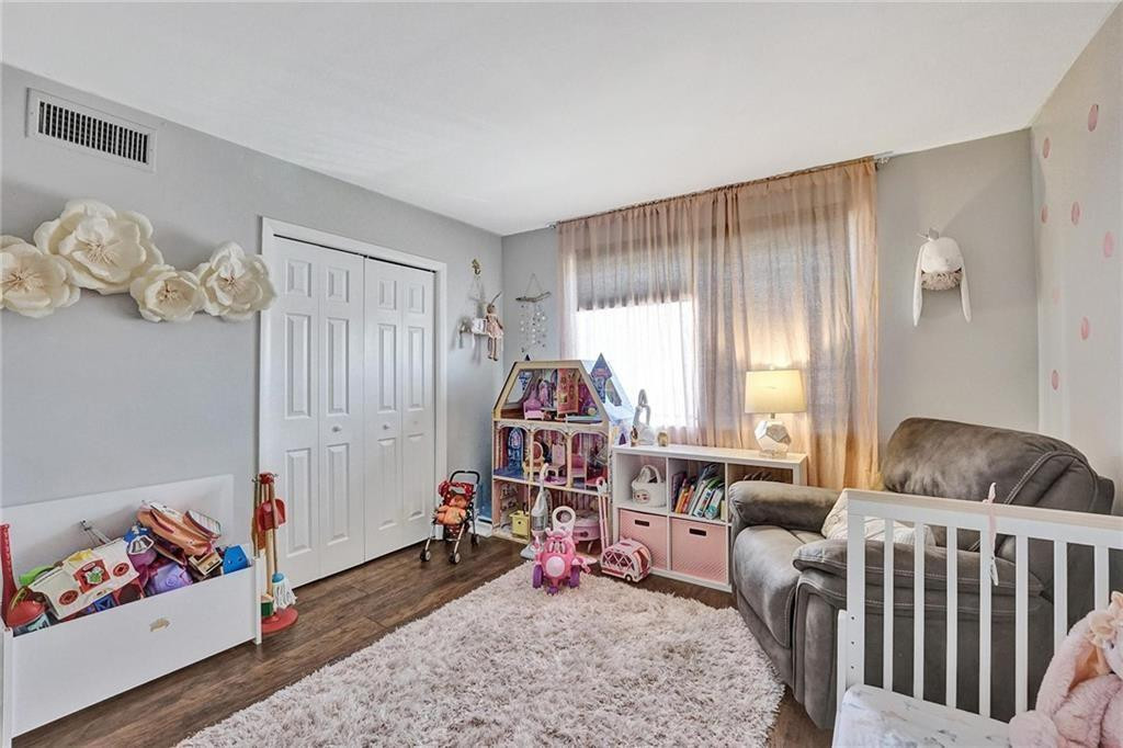 RACQUET CLUB GARDEN APTS - Residential