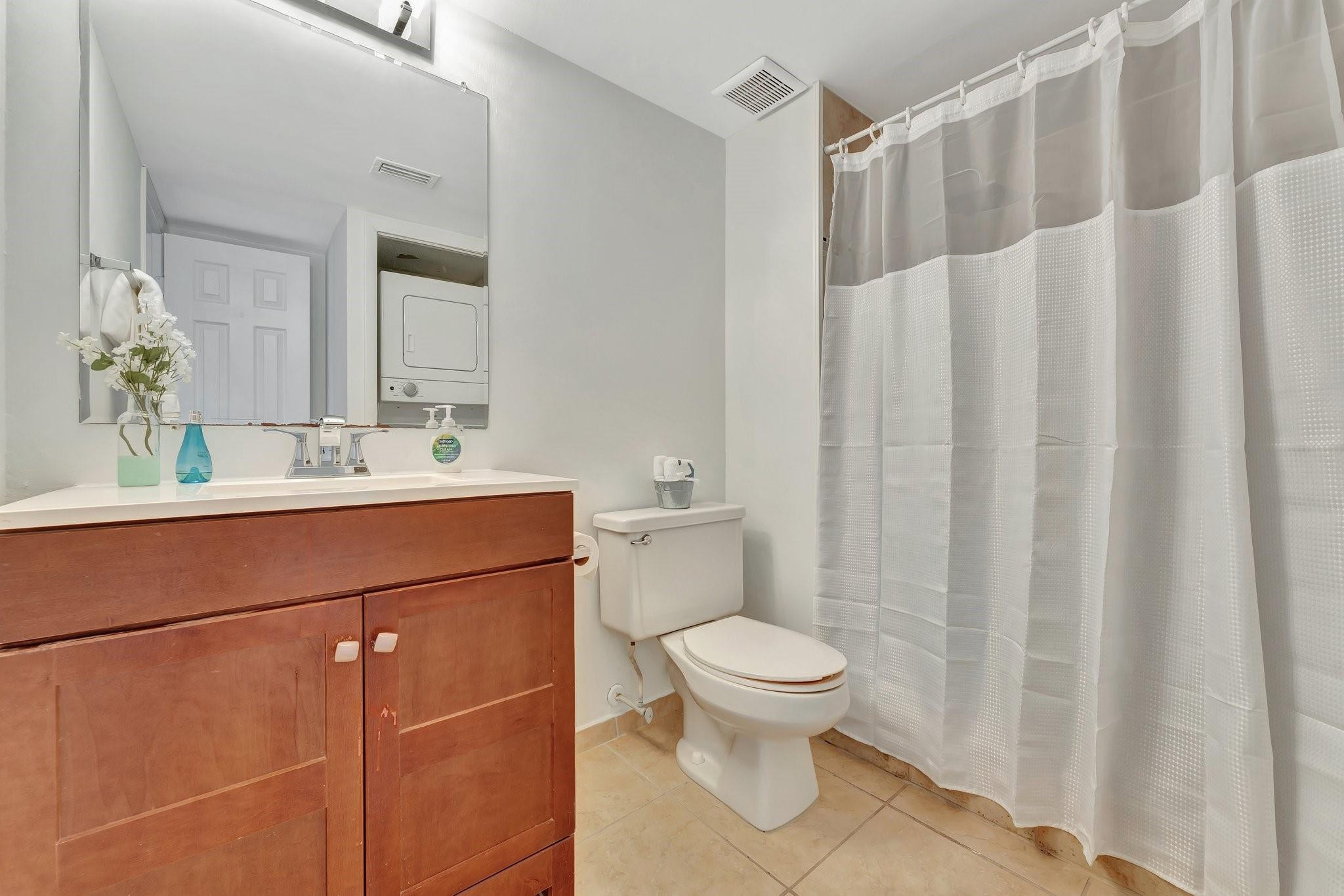 RACQUET CLUB GARDEN APTS - Residential