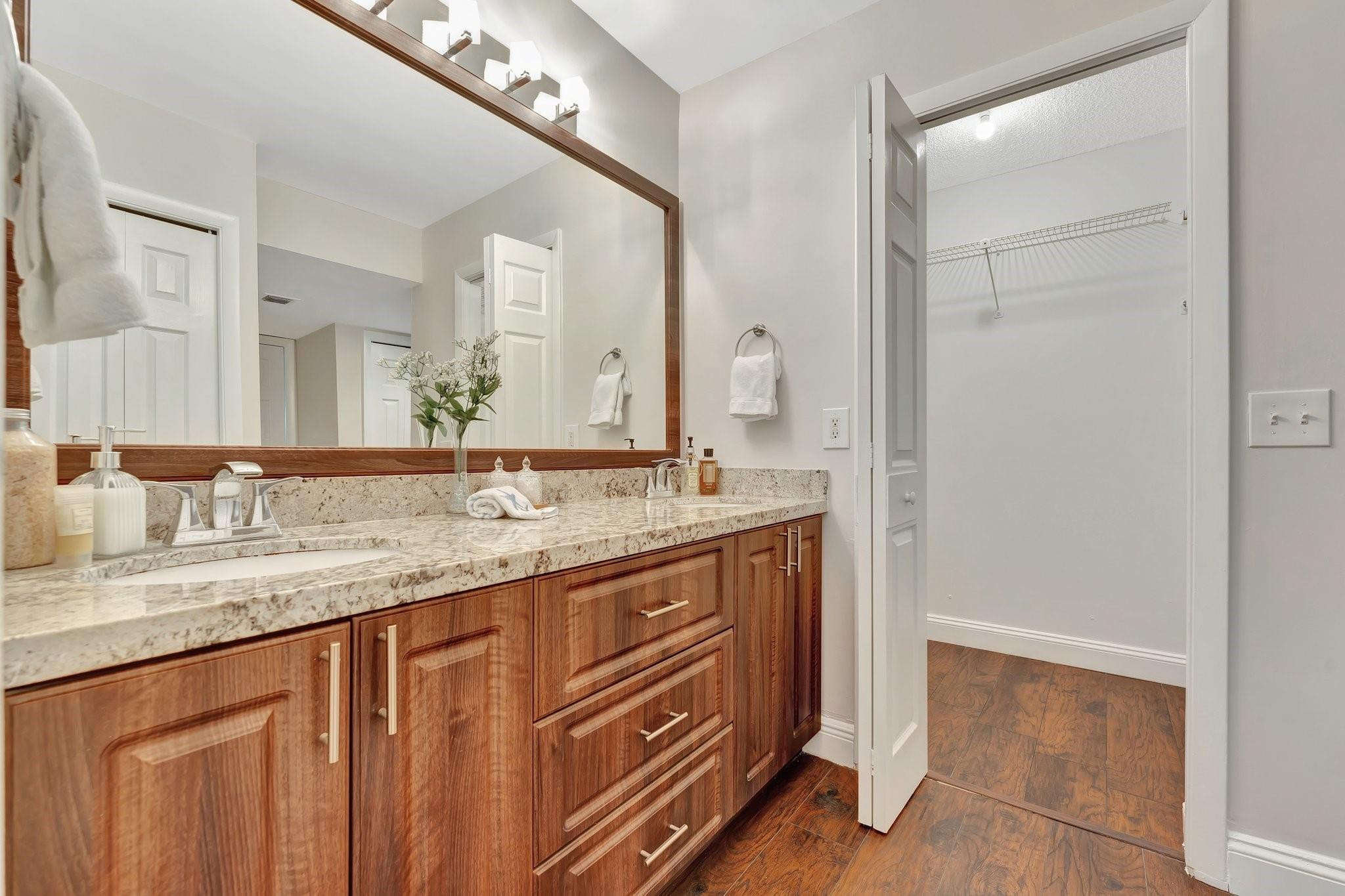 RACQUET CLUB GARDEN APTS - Residential