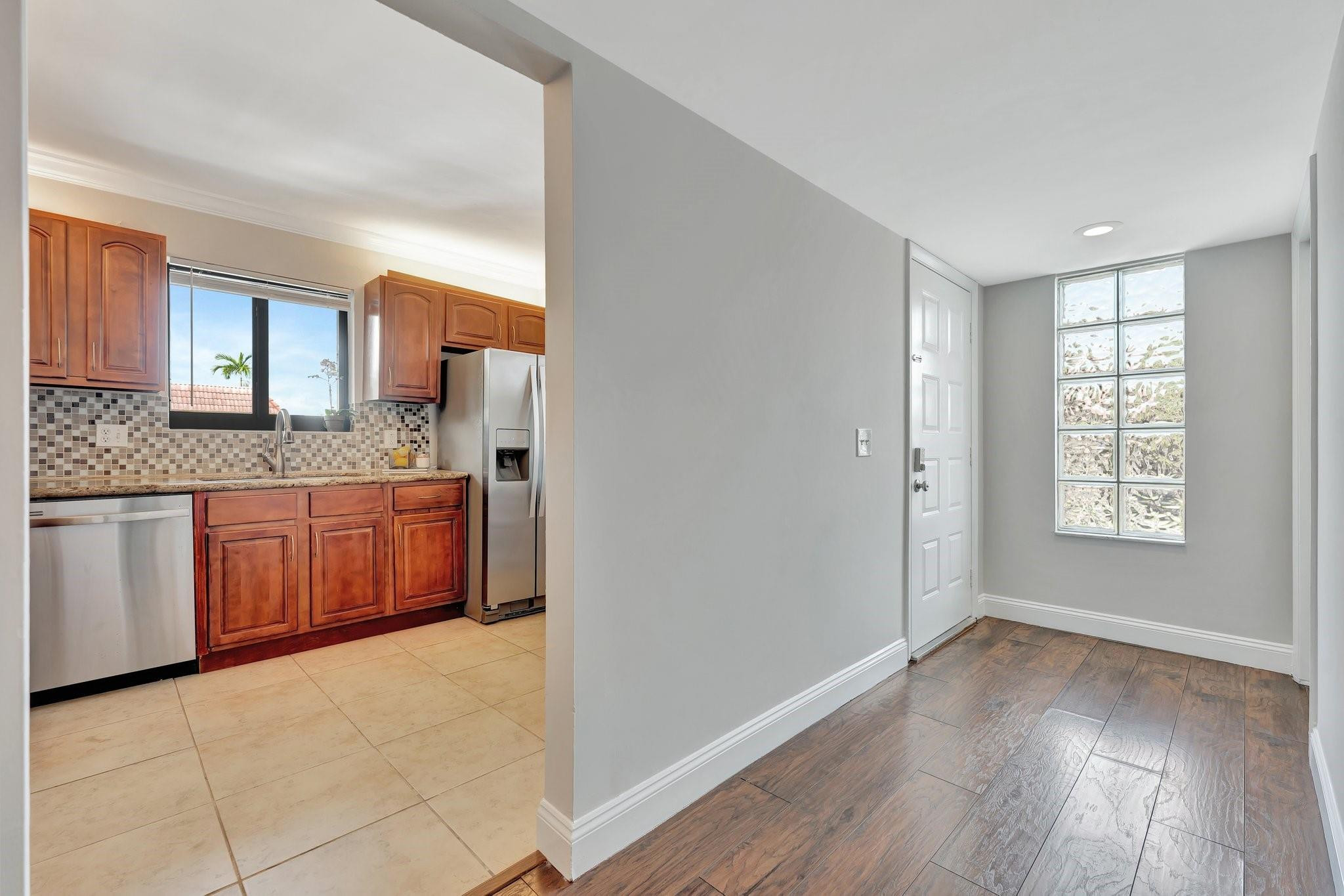 RACQUET CLUB GARDEN APTS - Residential