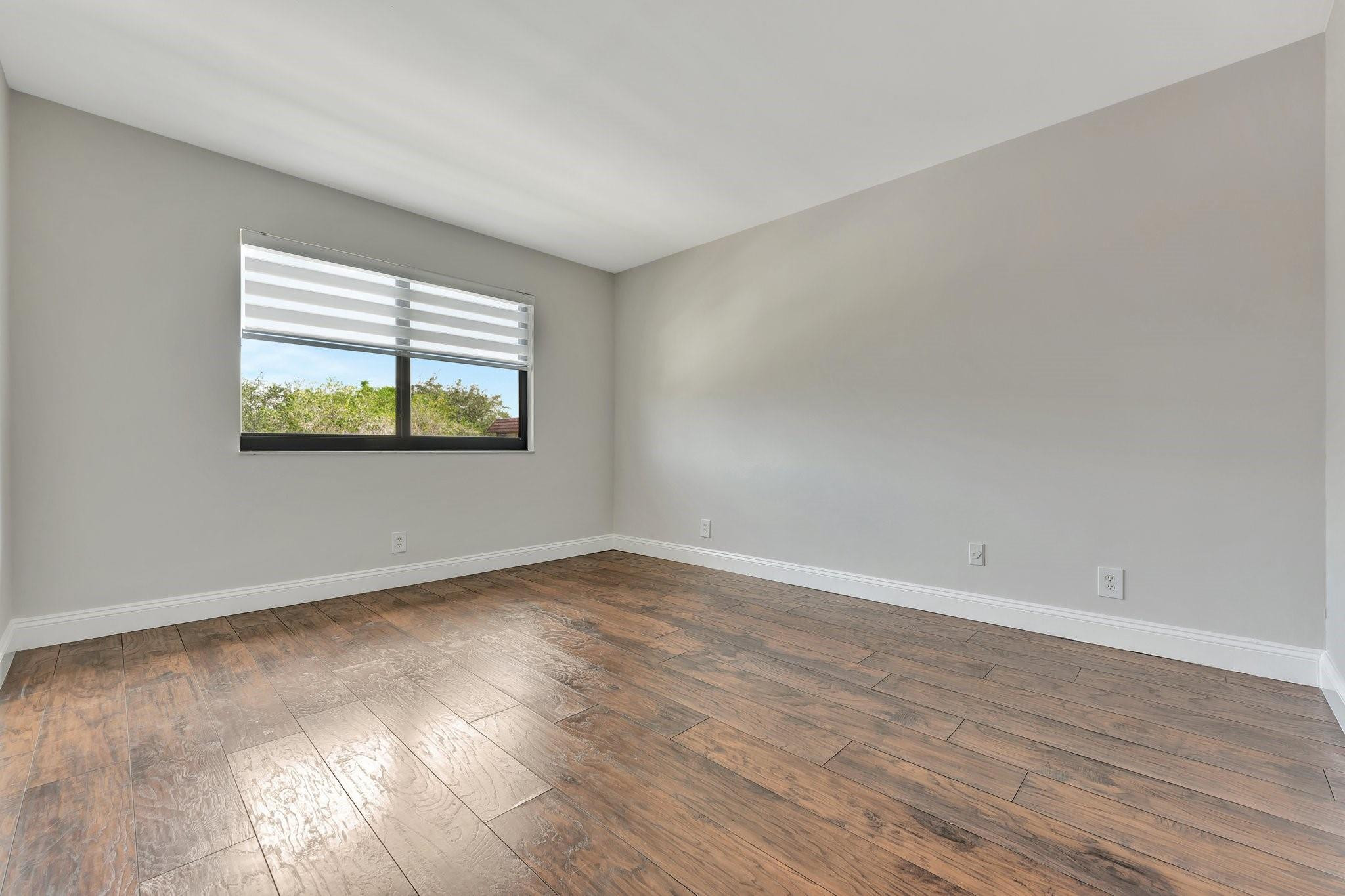 RACQUET CLUB GARDEN APTS - Residential