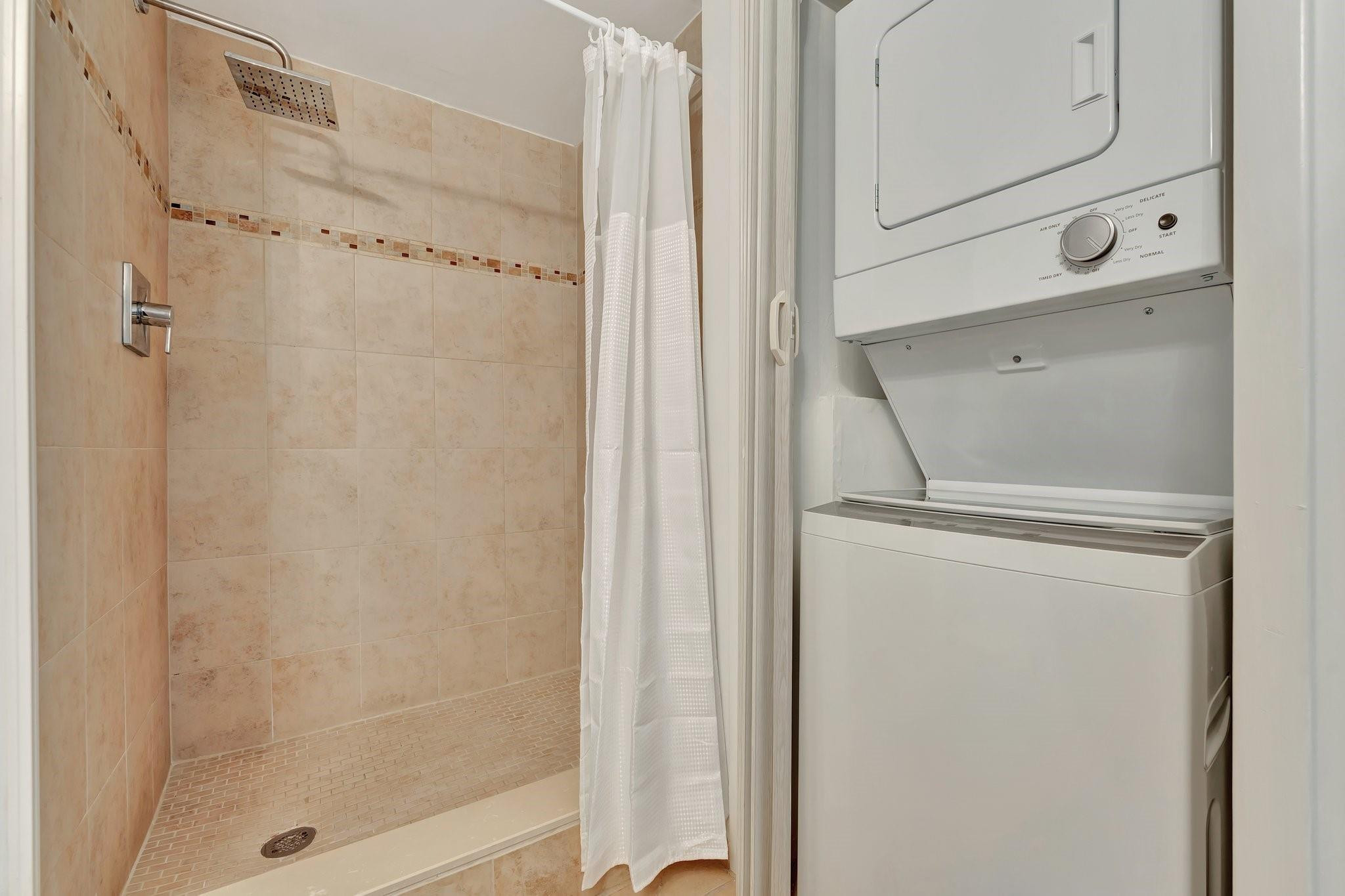 RACQUET CLUB GARDEN APTS - Residential