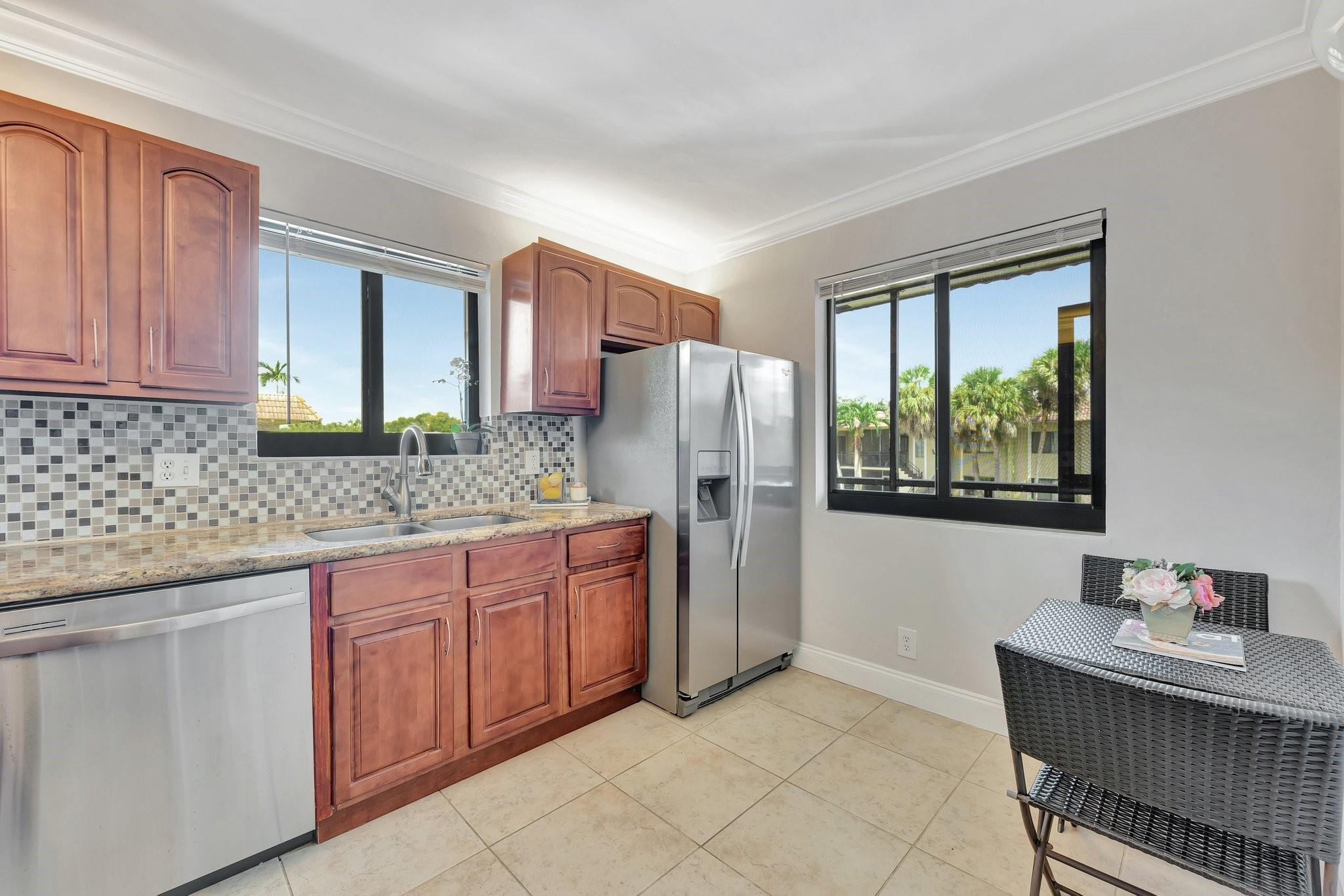 RACQUET CLUB GARDEN APTS - Residential