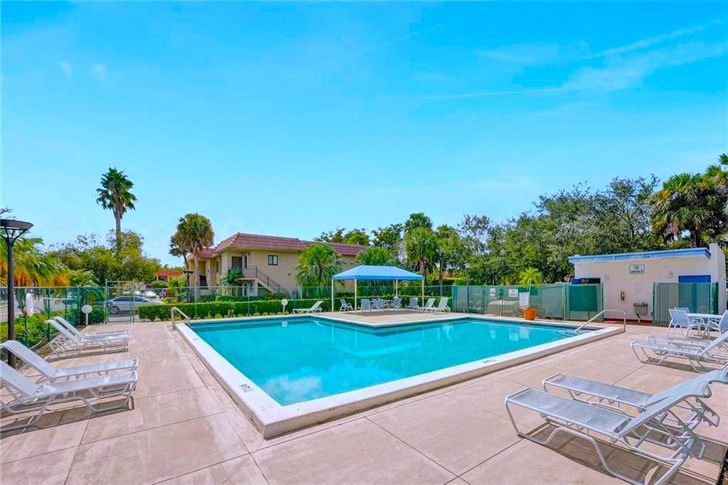 RACQUET CLUB GARDEN APTS - Residential