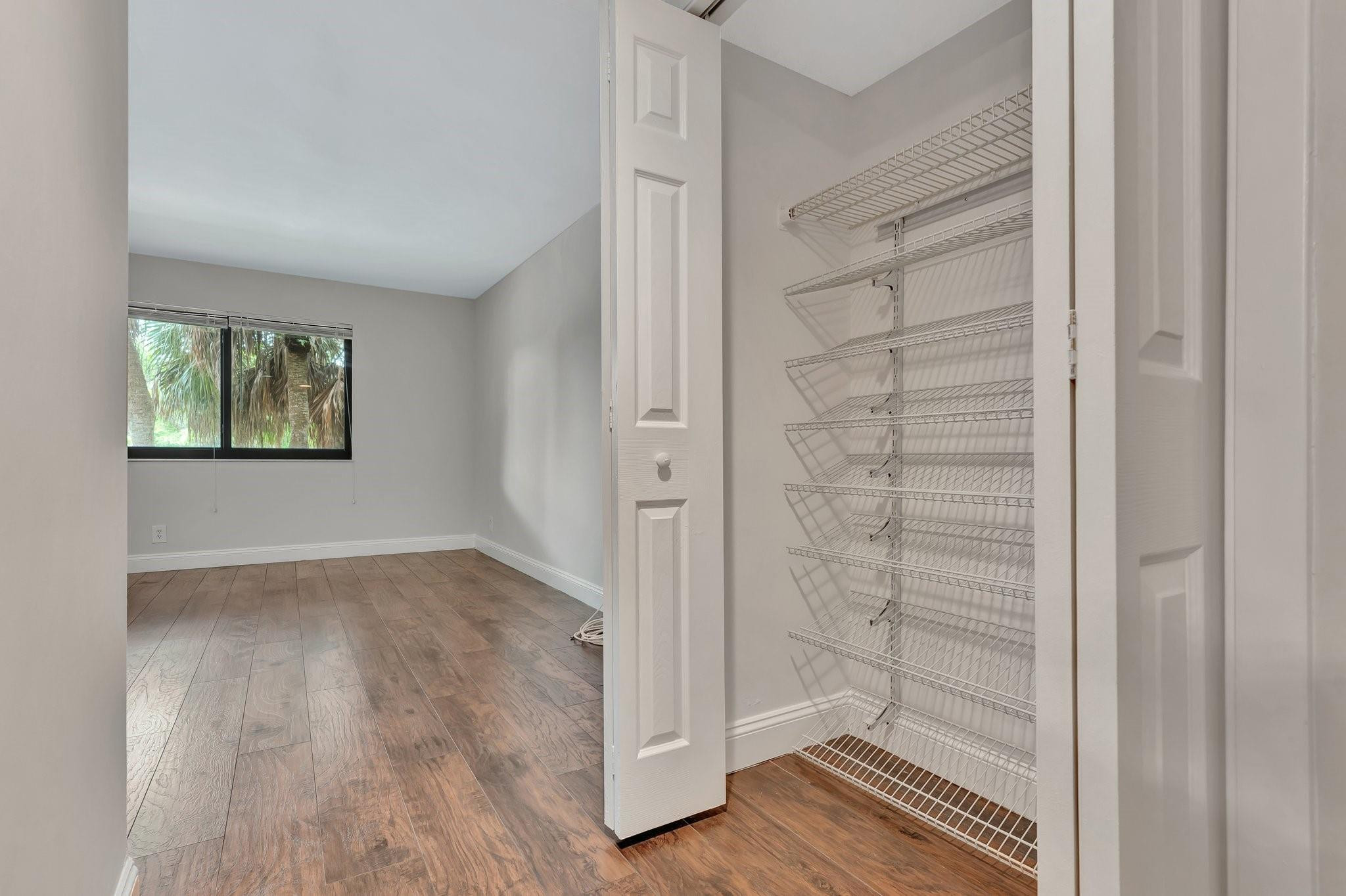 RACQUET CLUB GARDEN APTS - Residential