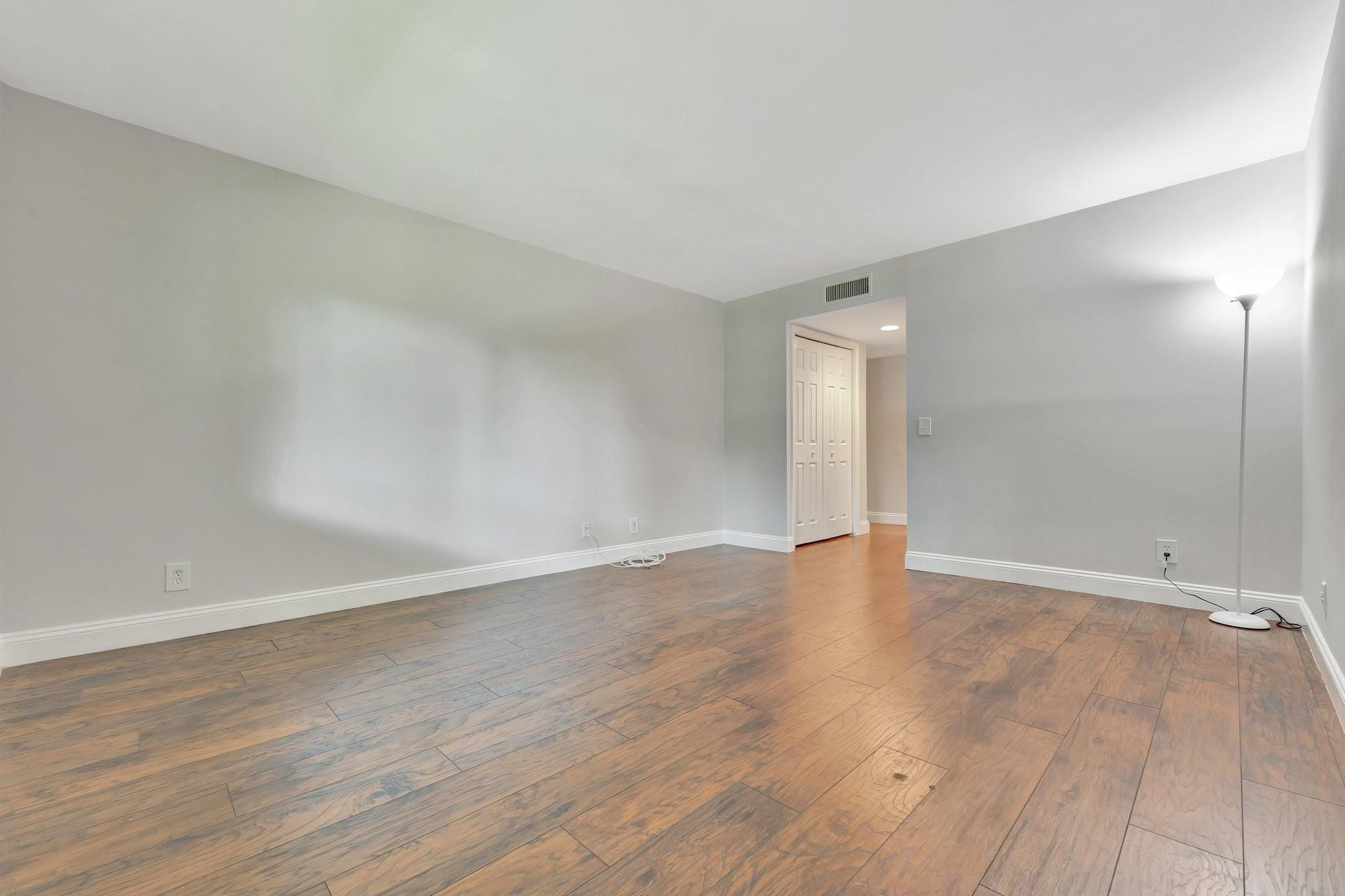 RACQUET CLUB GARDEN APTS - Residential