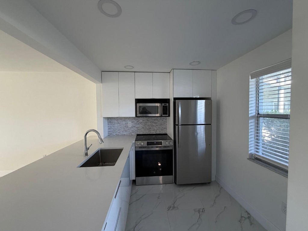 LIME BAY CONDOMINIUM - Residential