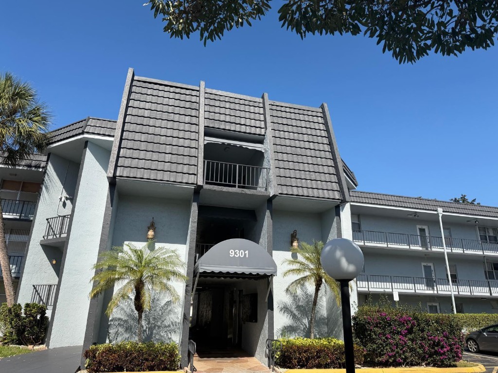 LIME BAY CONDOMINIUM - Residential