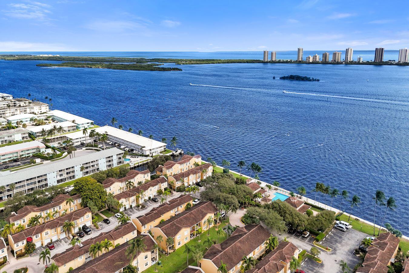 BAY REACH CONDO - Residential