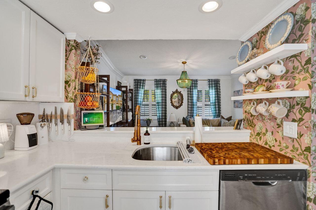 BAY REACH CONDO - Residential