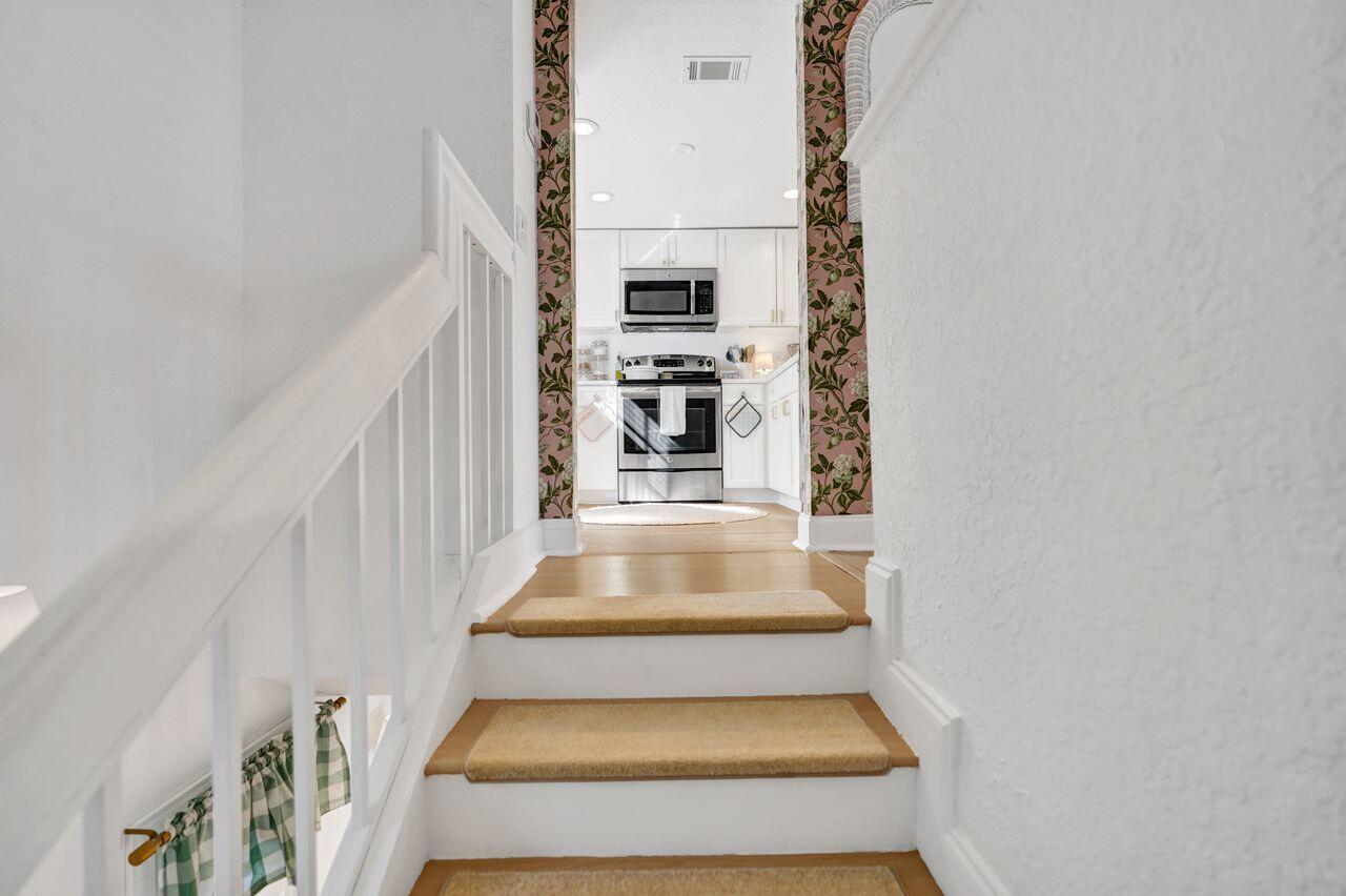 View photos, virtual tours, details... 1020 Lake Shore Drive 105