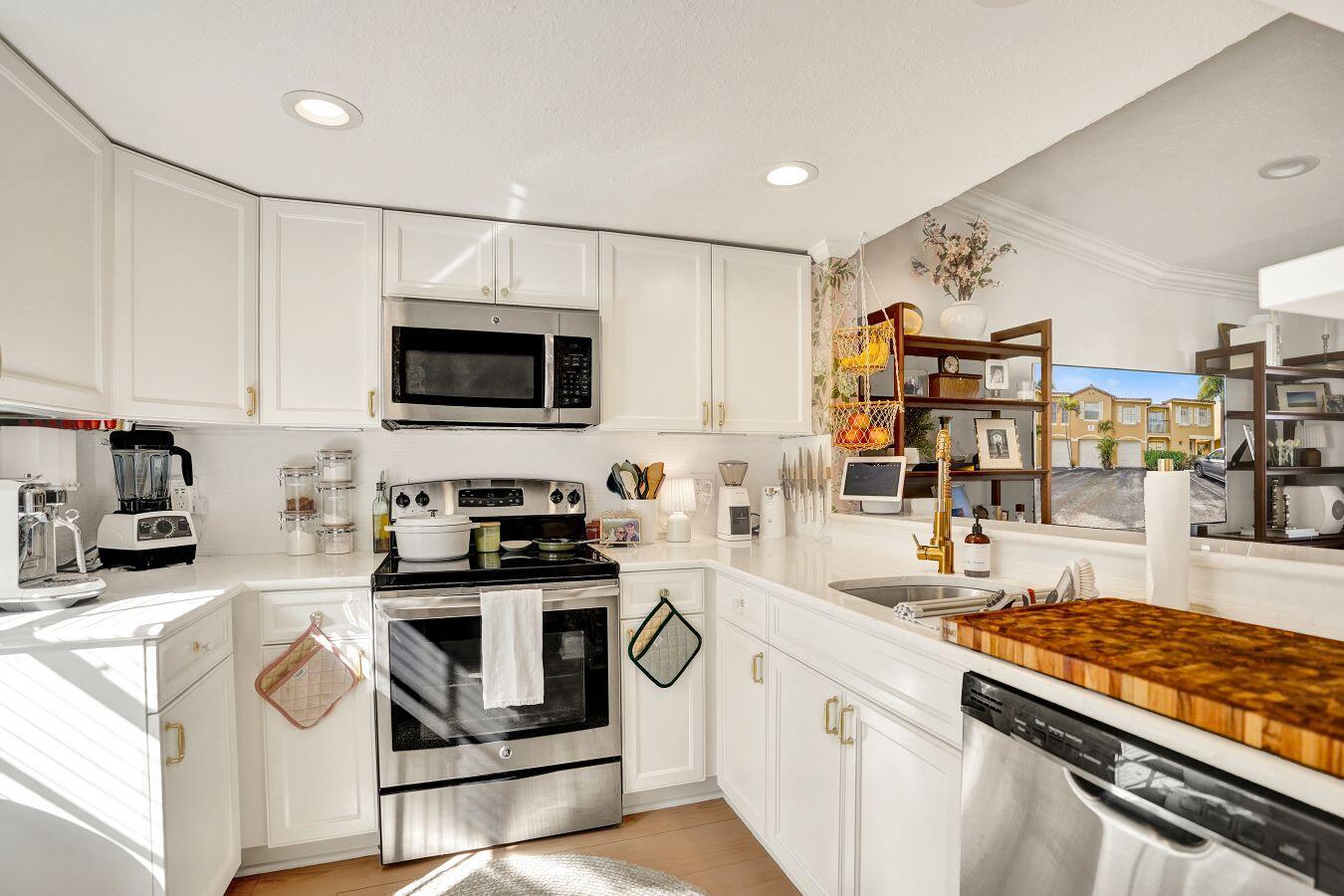 BAY REACH CONDO - Residential