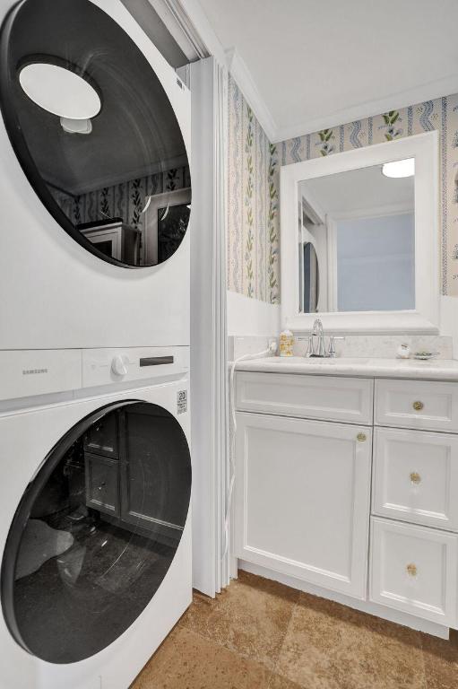 BAY REACH CONDO - Residential