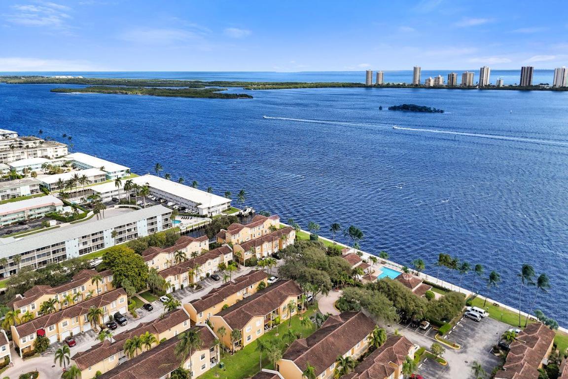 BAY REACH CONDO - Residential