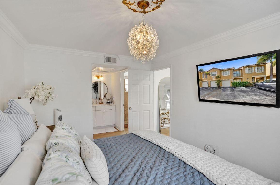 BAY REACH CONDO - Residential