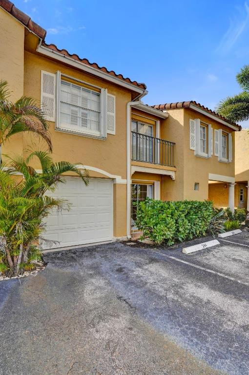 BAY REACH CONDO - Residential