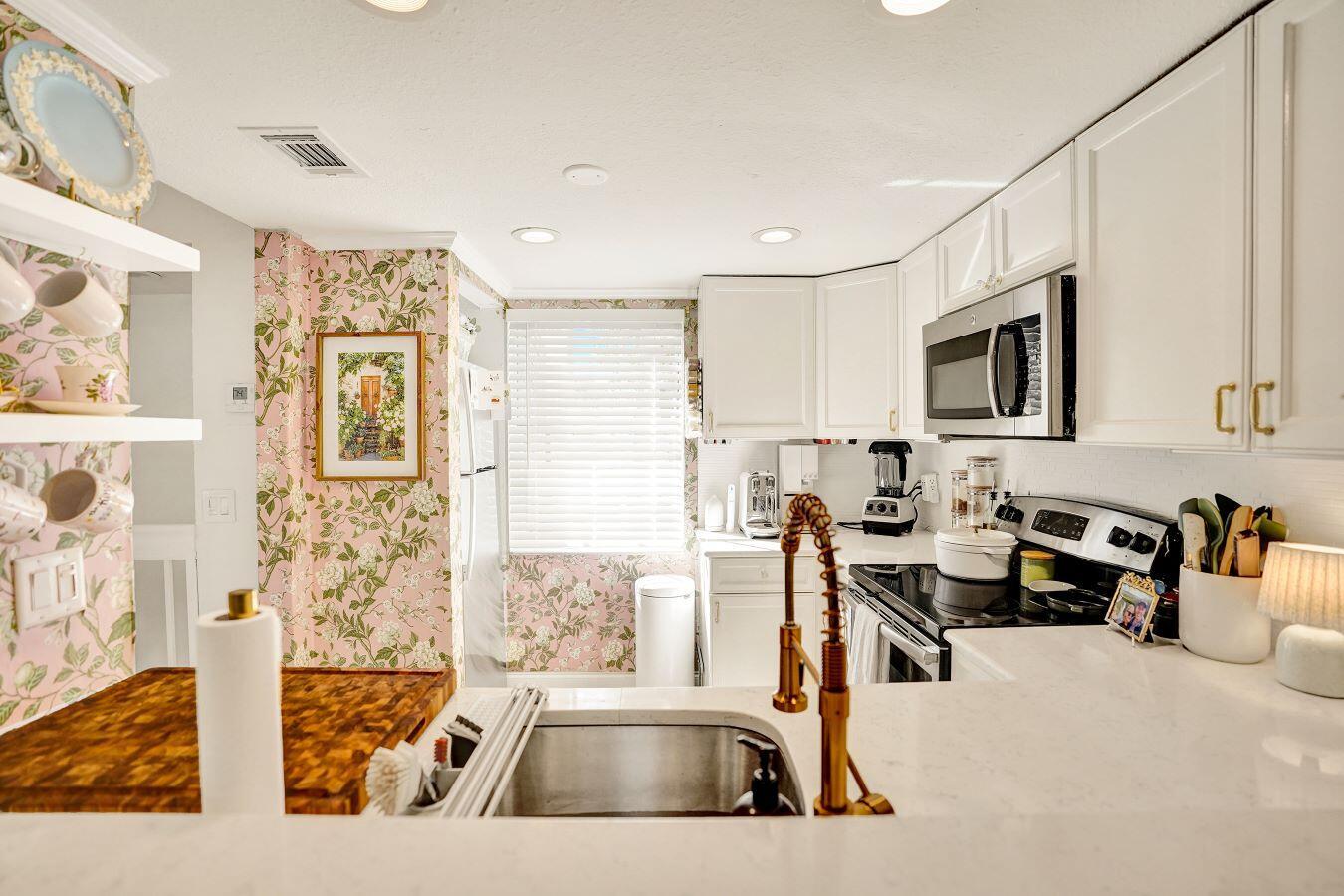 BAY REACH CONDO - Residential