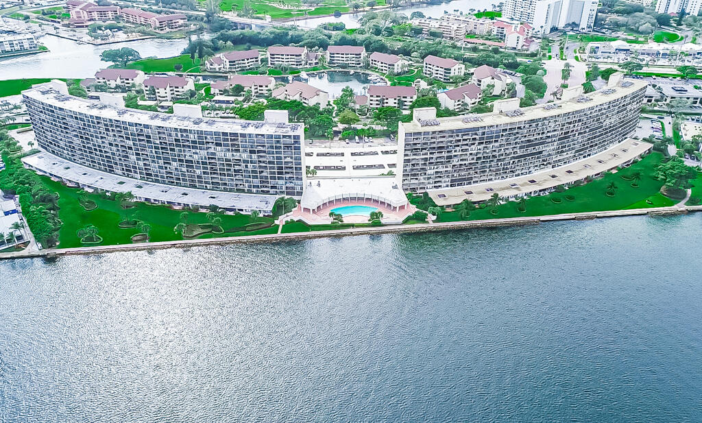 120 Lakeshore Drive 735
