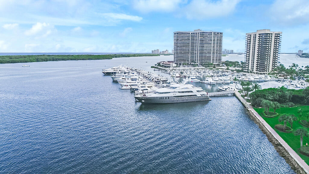 120 Lakeshore Drive 735