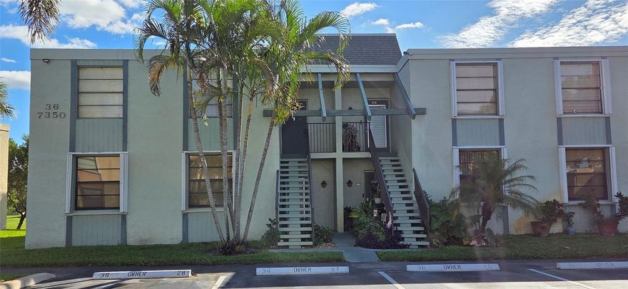 EXCELLENT FIRST FLOOR SPACIOUS 2 BEDROOMS 2 BATHS, APT WITH EAT-IN KITCHEN, FULL-SIZE WASHER & DRYER, TITLE AND WOOD FLOORS, SCREENED IN FLORIDA ROOM WITH STORAGE CLOSET. SPLIT BEDROOM PLAN. CLUBHOUSE INCLUDING BILLIARDS, EXERCISE EQUIPMENT, LIBRARY, 2 HEATED POOLS. CENTRALLY LOCATED CLOSE TO SHOPPING, RESTAURANTS, AND MUCH MORE.