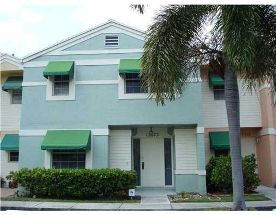 EXCELLENT CONDITION TOWNHOUSE WITH LARGE SCREENED PATIO UNDER ROOF. NEWER A/C. NEW REFRIGERATOR AND WASHER /DRYER. TWO MASTER BEDROOMS UPSTAIRS WITH THIRD BEDROOM ON FIRST LEVEL. ROOF REPLACED IN 2006. CERAMIC TILE ON FIST FLOOR AND WOOD LAMINATE  ON 2ND.  SECURITY ALARM SYSTEM AND ACCORDION HURRICANE SHUTTERS.