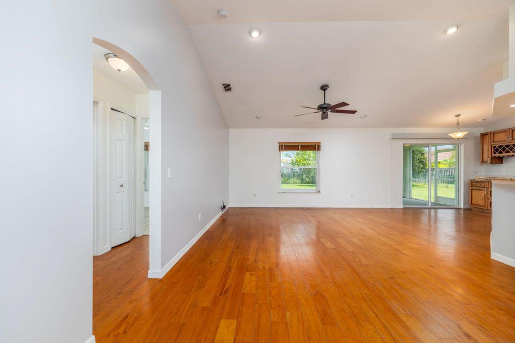 4365 SW Appleseed Road
