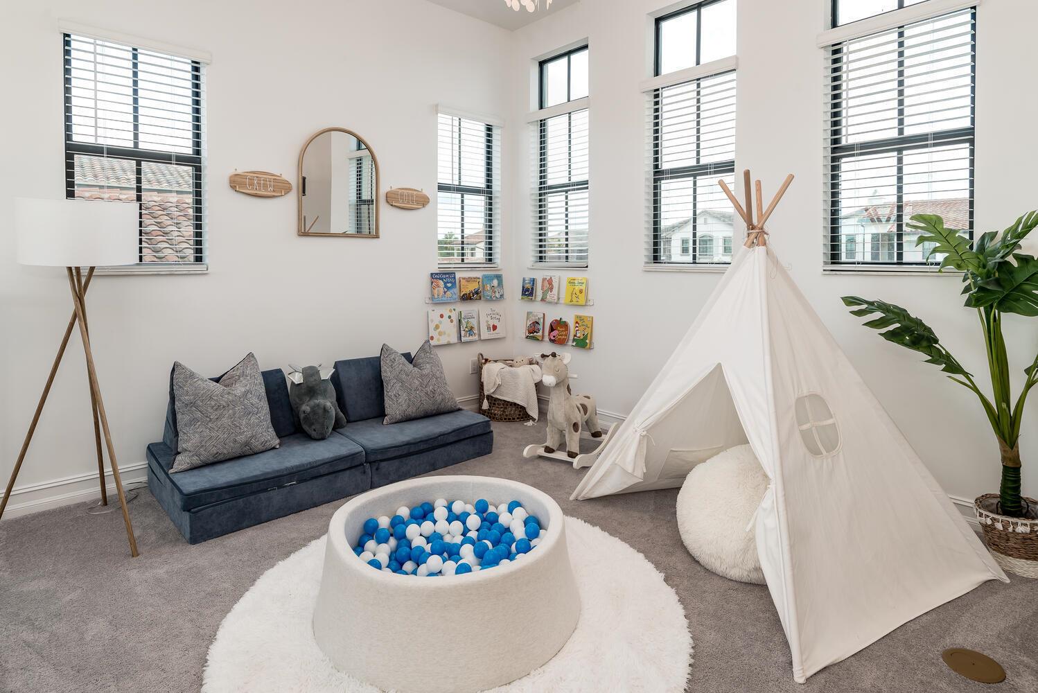 PALM MEADOWS ESTATES - Residential