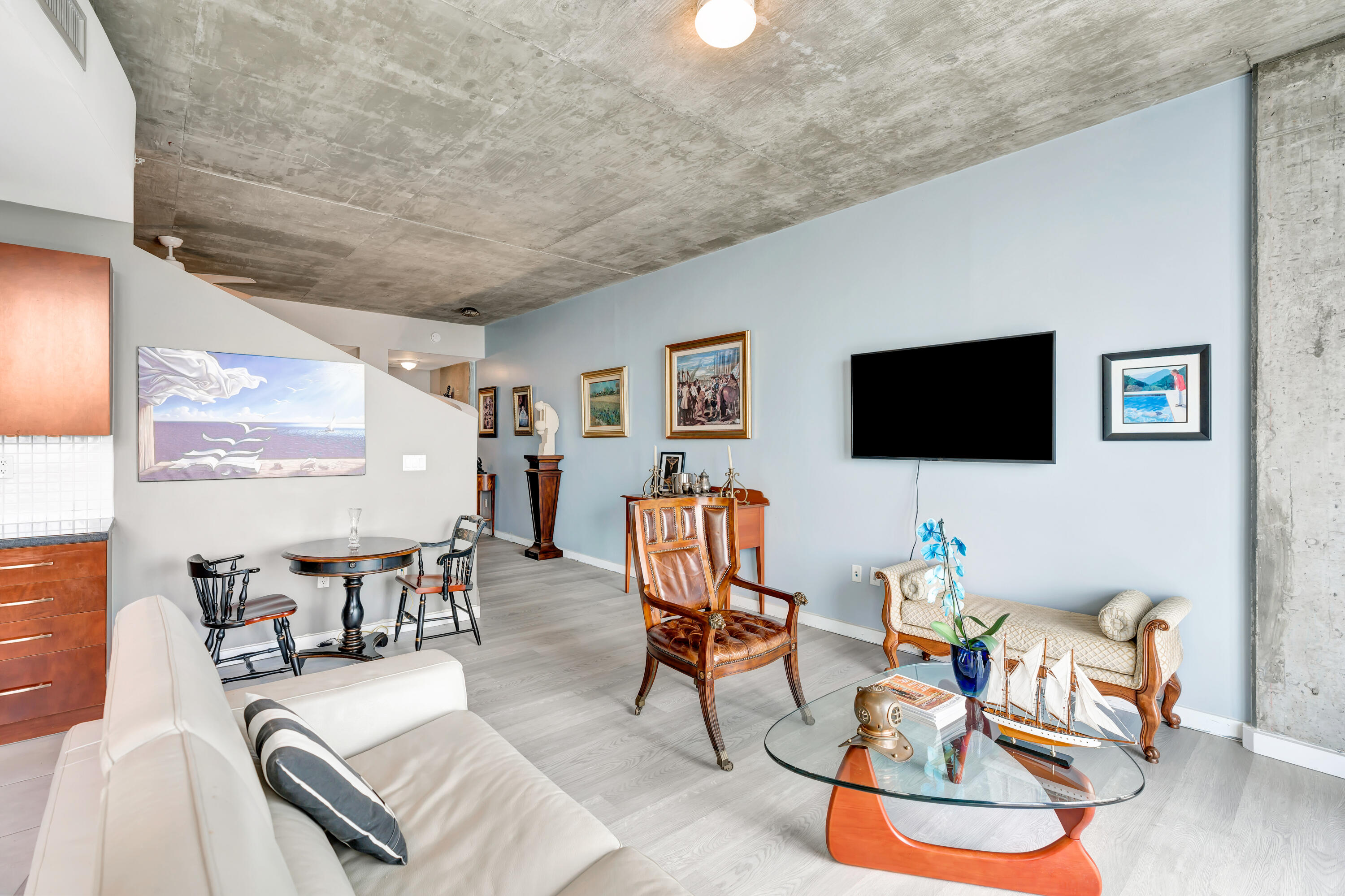300 S Australian Avenue 1114